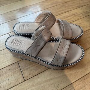 Frye Tan Leather Platform Sandals | Size 8.5